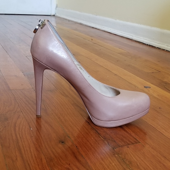 Michael Kors Hamilton Pumps - Picture 6 of 6